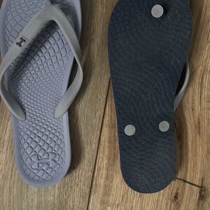 Under armour flip flops size 9.5
